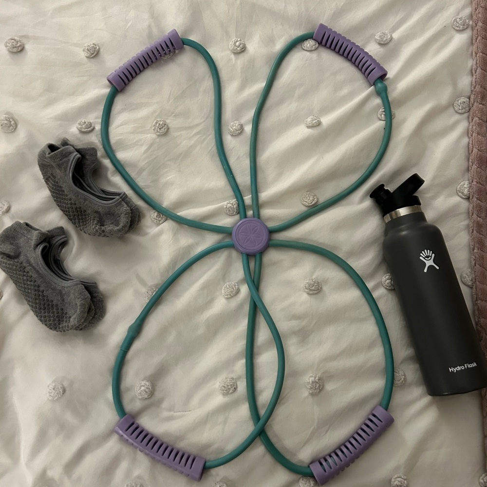 Pilates Workout Bundle: Pilates Reformer Band + Pilates Socks + Hydroflask